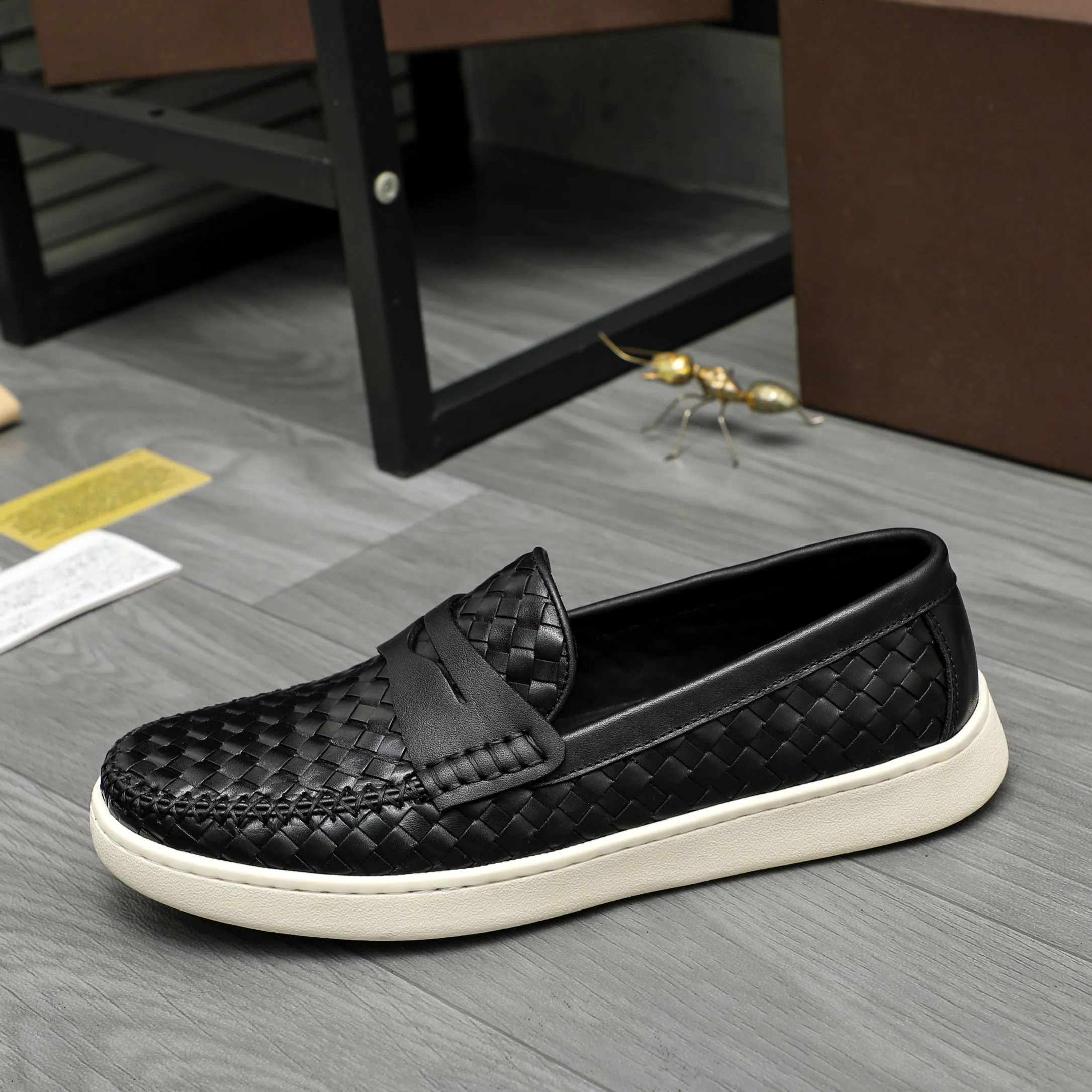Men's shoes 💰500 Product trademark: BV "Bottega Veneta" woven slip-on casual men's shoes Regular size: 38-45 (custom-made 45 non-returnable) Product materials: Selected woven cowhide upper, cowhide lining, rubber outsole